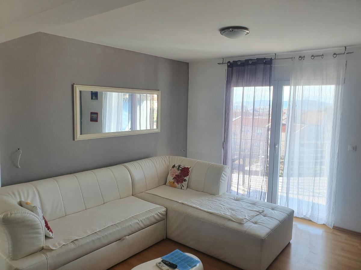 Cozy Two-Bedroom Apartment زادار المظهر الخارجي الصورة